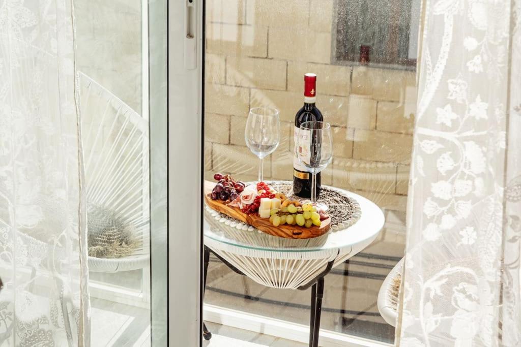 Luxury Designer Penthouse With Private Jacuzzi Lägenhet Sliema Exteriör bild