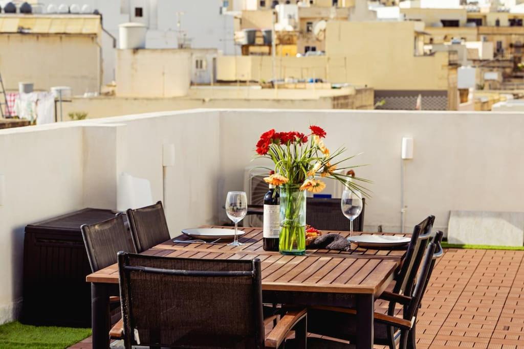 Luxury Designer Penthouse With Private Jacuzzi Lägenhet Sliema Exteriör bild